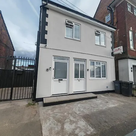 Apartment Stylish In Westbrom